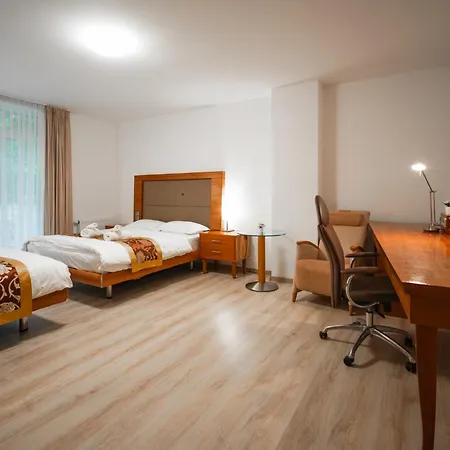 Lesni Lazne Muna * Hradec-Nova Ves