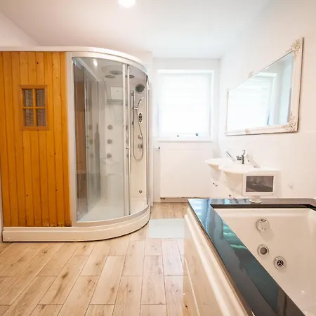 Lesni Lazne Muna Holiday home Hradec
